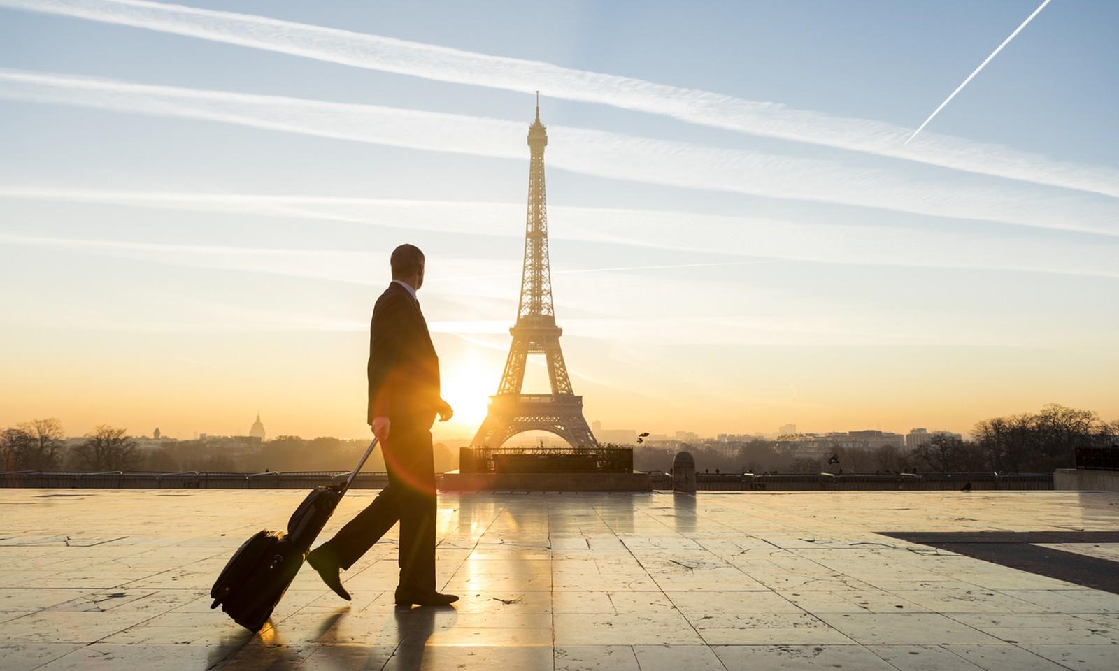 Cover for 5 Tips for Finding the Best Business Class Flight Deals